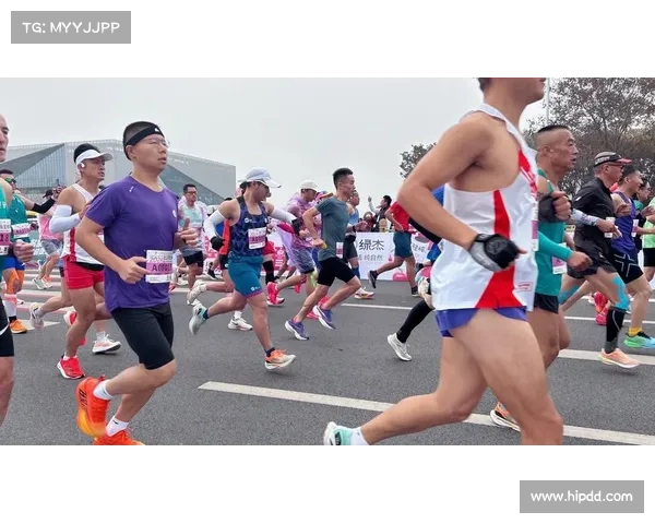 2015北京跑步嘉年华:万千跑者齐聚京城共享健康激情 2015北京跑步嘉年华:万千跑者齐聚京城共享健康激情